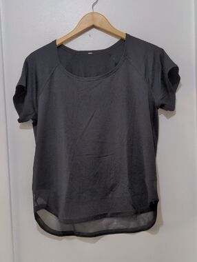 EUC Lululemon Smooth Stride Short Sleeve Shirt